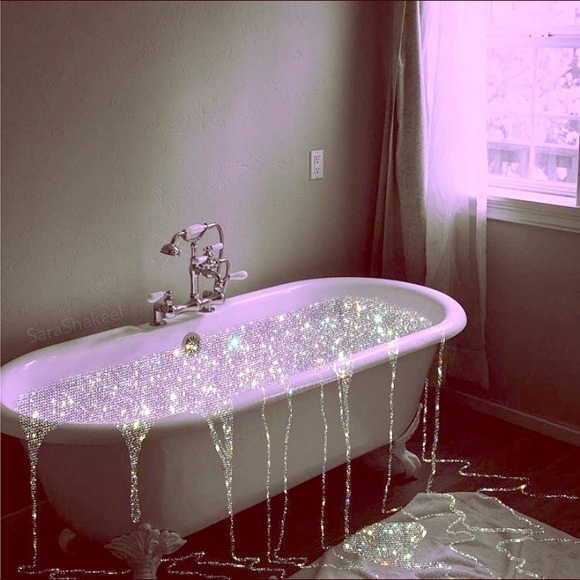 NEW LISTINGS! - Picture 2 of 4